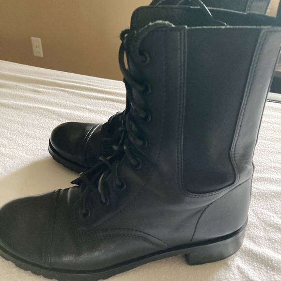 Authetic Tory Burch Broome combat boots 9.5 - Picture 6 of 10